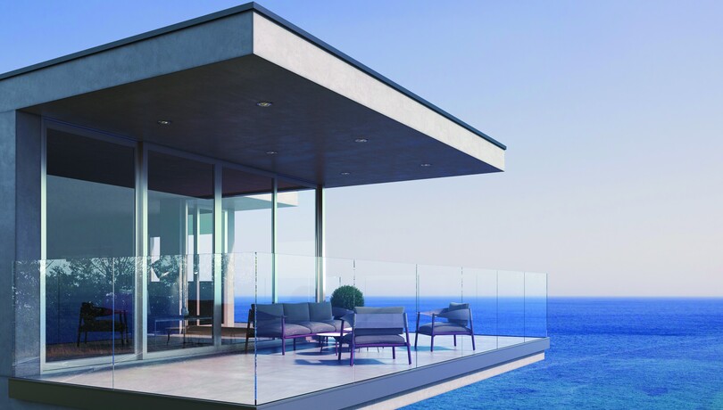 The modern man's need for greater transparency, brilliance and aesthetics is best met by Yakaza's proposal in the glass balustrade category..